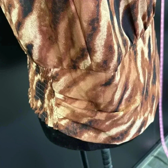 bar III Round v-cut neck, keyhole, long sleeve elastic waist back animal print - Picture 5 of 14